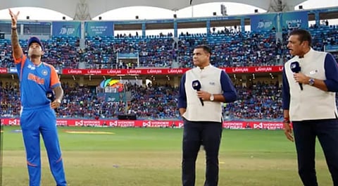 Two presenters -- India's Ravi Shastri and Pakistan's Waqar Younis