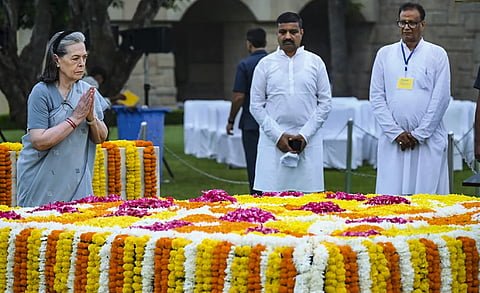 Sonia Gandhi pays floral tributes to Mahatma Gandhi at Rajghat