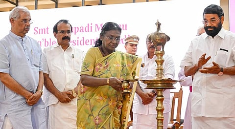 President Droupadi Murmu with Kerala Governor Rajendra Arlekar and others during valedictory function of the Platinum Jubilee celebrations of St. Thomas College, Palai, in Kerala.