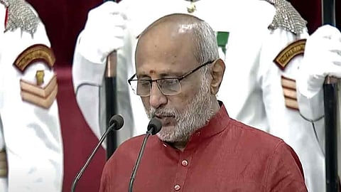 Visits Sree Chitra Institute in Thiruvananthapuram