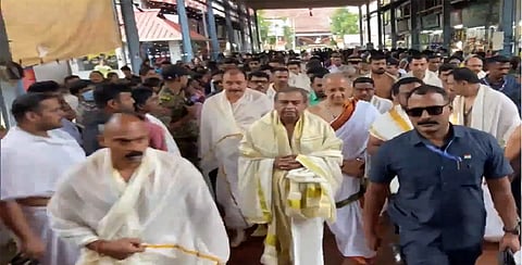 Mukesh Ambani visits Guruvayur Temple