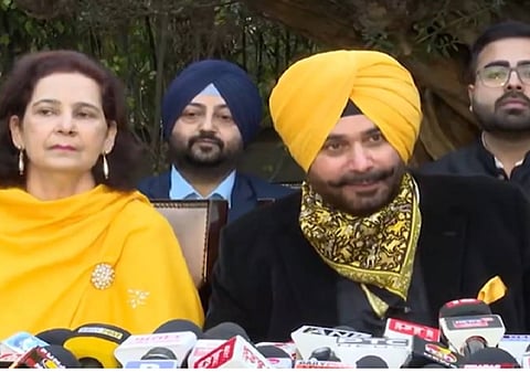 Navjot Singh Sidhu and his wife party leader Navjot Kaur (L)