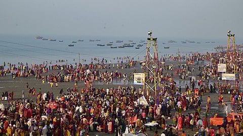 Lakhs of pilgrims take holy dip on Makar Sankranti; heavy rush at Gangasagar Mela