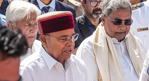 Governor Thaawarchand Gehlot reaches Karnataka Assembly along with Chief Minister Siddaramaiah.