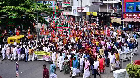 BJP youth wing holds march to Kerala Assembly over Sabarimala gold case
