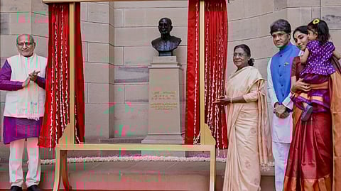 on Feb. 23, 2026, President Droupadi Murmu unveils the sculpture of the first and only Indian Governor-General of independent India, Chakravarti Rajagopalachari, at Rashtrapati Bhavan, in New Delhi.