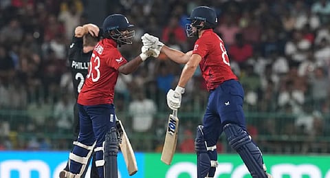 England beat New Zealand by 4 wickets to keep Pakistan's hopes alive