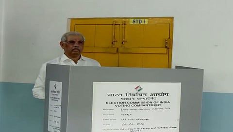 Kerala Guv casts vote, urges citizens to perform 'sacred duty