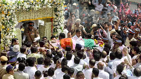 People gather as the mortal remains of singer Asha Bhosle are taken for last rites, in Mumbai, Monday, April 13, 2026.