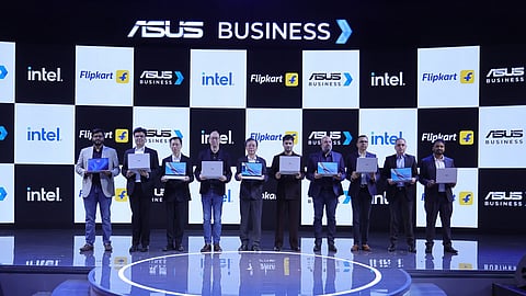 Samson Hu-CoCEO ASUS with Leadership teams from ASUS, Intel, Flipkart and Raj Shamani