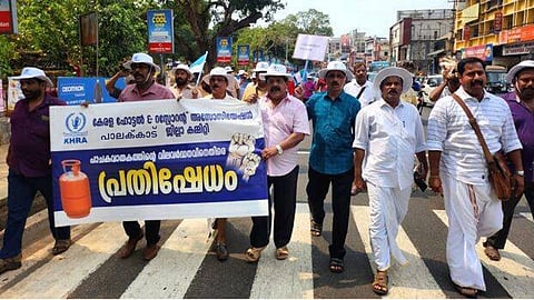 Palakkad: Hotel owners hold protest march against gas price hike