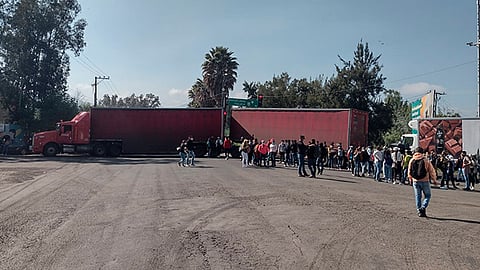 En Morelia se mantiene bloqueada la salida a Pátzcuaro por el Fesemss