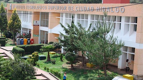 Egresados del TecNM denunciaron que desde 2018 la institución no ha emitido cédulas o títulos a 250 personas