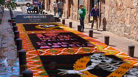 La obra, frente a la catedral de Morelia