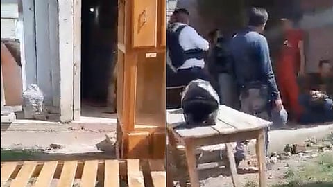 Los atrapan robando muebles de una casa; dicen que se los regalaron