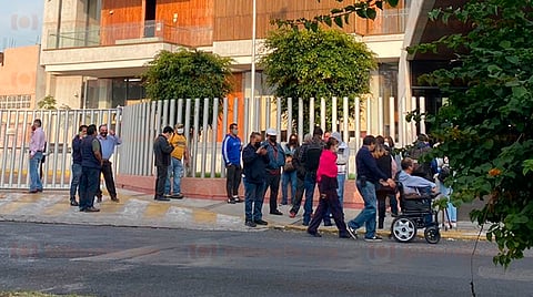Luego de las 09:30 horas los docentes se manifestaron afuera del Poder Judicial de Michoacán