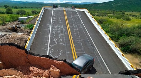 Medios nacionales reportaron que en el hecho una mujer que transitaba por el sitio perdió la vida