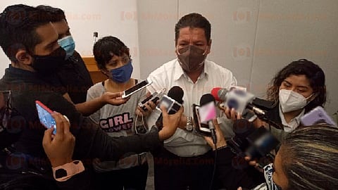 Llaman las autoridades de salud a apresurar la vacunación contra el Covid-19 para reabrir las escuelas