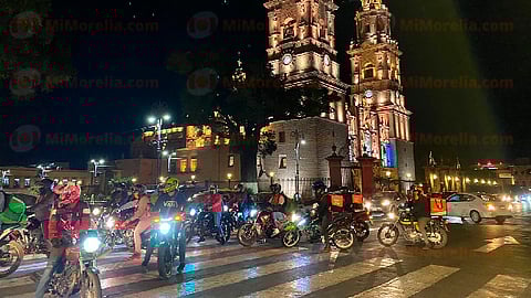 Motociclistas se reunieron en la plaza de Carrillo para partir en una caravana motorizada hacia el centro de la ciudad
