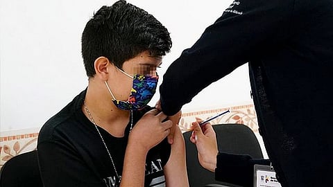 La vacunación es para jóvenes sin comorbilidades