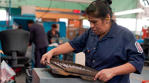 Las mujeres asumieron en mayor medida la educación a distancia de sus hijos