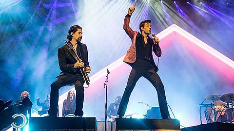 The Killers es una banda de rock estadounidense formada en 2001 por el vocalista, teclista y bajista Brandon Flowers y el guitarrista Dave Keuning