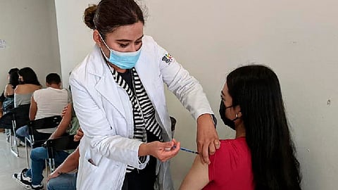 La vacunación con el bilógico AstraZeneca será para las personas de 18 años en adelante, en el Poliforum de Morelia