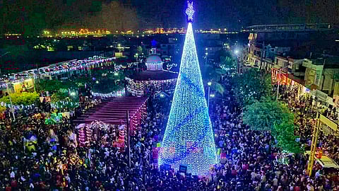 Fue un éxito el encendido del Árbol Navideño y el embellecimiento del lugar