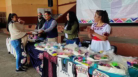 Se busca capacitar a las participantes en la elaboración y preservación de prendas, que son parte importante de la riqueza cultural purhépecha