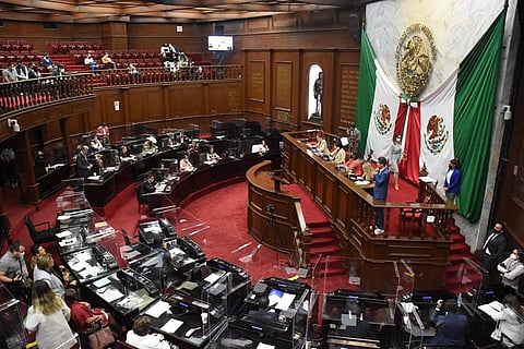 El reemplacamiento, licencias permanentes y el padrón de autos extranjeros son las principales medidas recaudatorias para el 2022