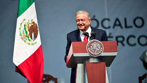 AMLO prometió que a partir de enero del próximo año, aumentará el monto de las becas para estudiantes