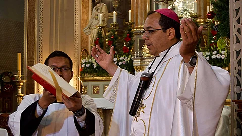 Fue el 15 de diciembre de 2010 que el Papa Benedicto XVI lo nombró obispo titular de Arpi y auxiliar de Morelia.