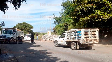 Horas antes se registraron cierres viales en Múgica