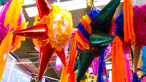 Luego de la independencia se incorporaron elementos como la piñata y obsequiar dulces