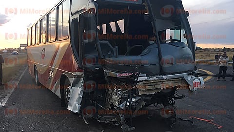 El aparatoso accidente se registró en las inmediaciones de la población de Jeráhuaro