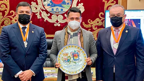 Arturo Estrada Barriga se convierte en el primer mandatario de Quiroga en visitar Madrigal de las Altas Torres