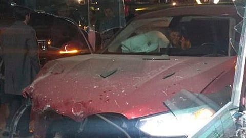 Durante el incidente, tres personas, entre ellos un guardia de seguridad, resultaron heridos