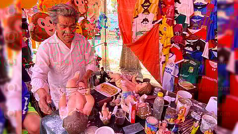 Por más de 30 años, don Agustín Silva tiene experiencia en reparar todo tipo de figuras