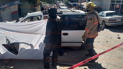 Michoacán: se queda sin frenos, choca contra casas y autos; hay tres muertos