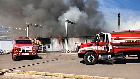 El fuego consumió, al menos 35 locales de ropa