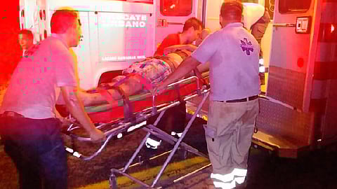 El hombre quedó con varias heridas en la vía pública y posteriormente fue trasladado a un hospital, donde falleció