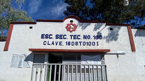 "Mi hijo no aprende nada, entonces él va a egresar sin conocimientos para entrar a la preparatoria", declaró una madre de familia