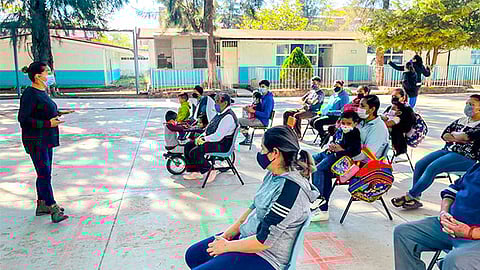 La finalidad es concientizar a los cónyuges y familiares de las personas que laboran en el campo