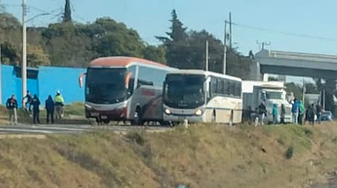 De acuerdo a la SSP, los quejosos secuestraron tres autobuses de transporte de pasajeros en la carretera Morelia- Pátzcuaro