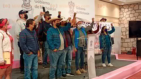 El grupo encabezado por Gamaliel Guzmán Cruz dio portazo en la Casa Michoacán para apropiarse de la tribuna