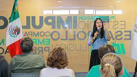 Yunuén Mejía Béjar fue la expositora del tema “Servicio al cliente”