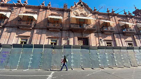 Este día se colocaron vallas en el perímetro de Palacio de Gobierno