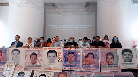 Tras informe del GIEI, padres de los 43 normalistas piden investigación contra el Ejército