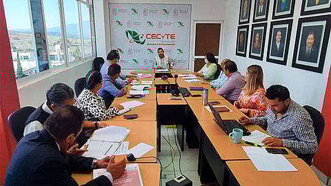 El director general del Cecytem, Víctor Báez refrendó el compromiso del gobernador, con la educación de calidad y con los jóvenes de Michoacán