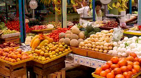 Jitomate, tortilla y pollo al alza